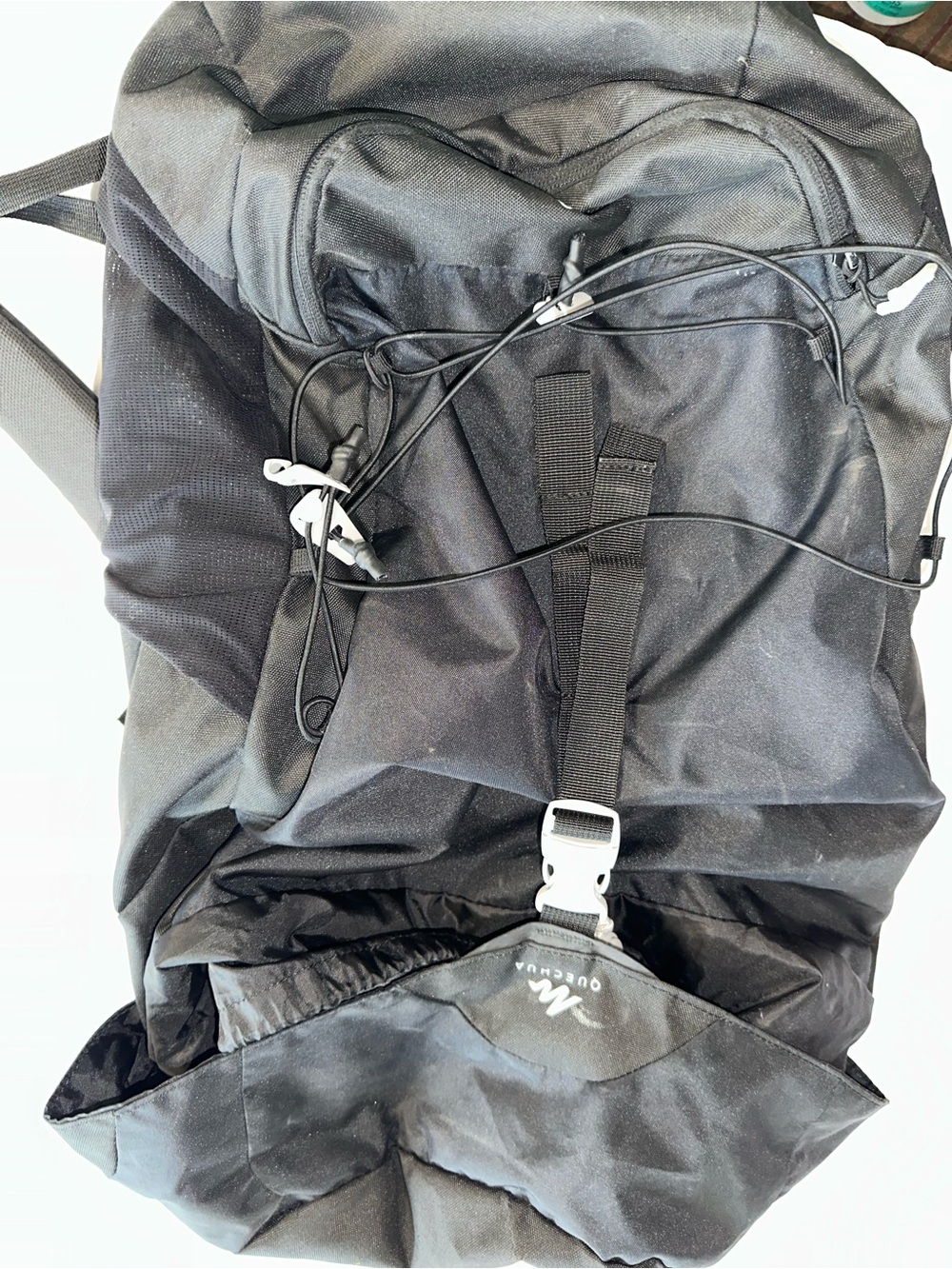 Quechua Black Men's Backpack with Front Buckle and Earbud Loop